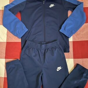 Nike tracksuit for boys, size M in navy blue set